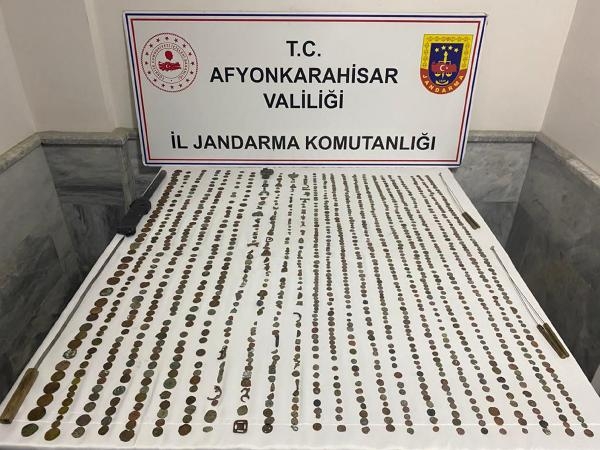Durdurulan araçta tarihi eser bulundu