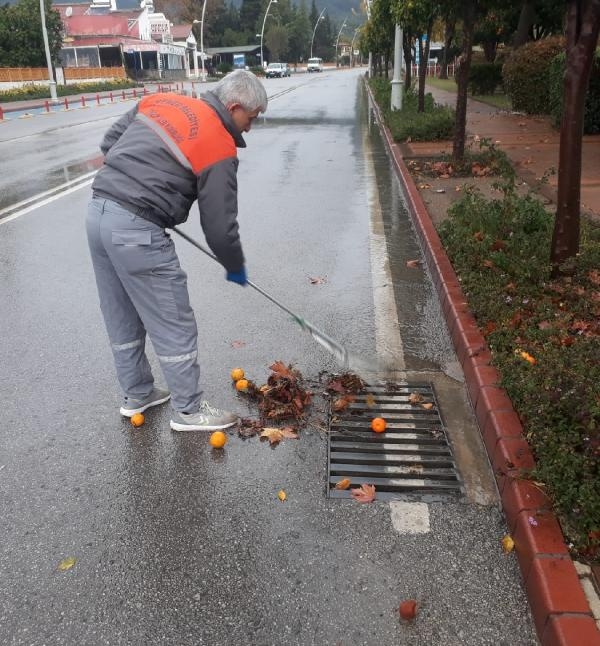 Kemer'de mazgallar temizleniyor