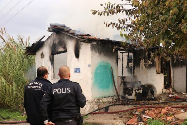 Madde bağımlılarının kaldığı evde yangın