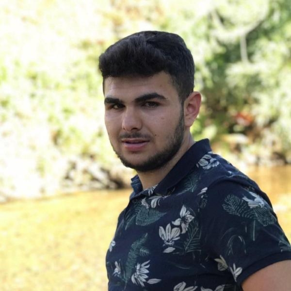 Motosikletiyle direğe çarpan Kemal kurtarılamadı