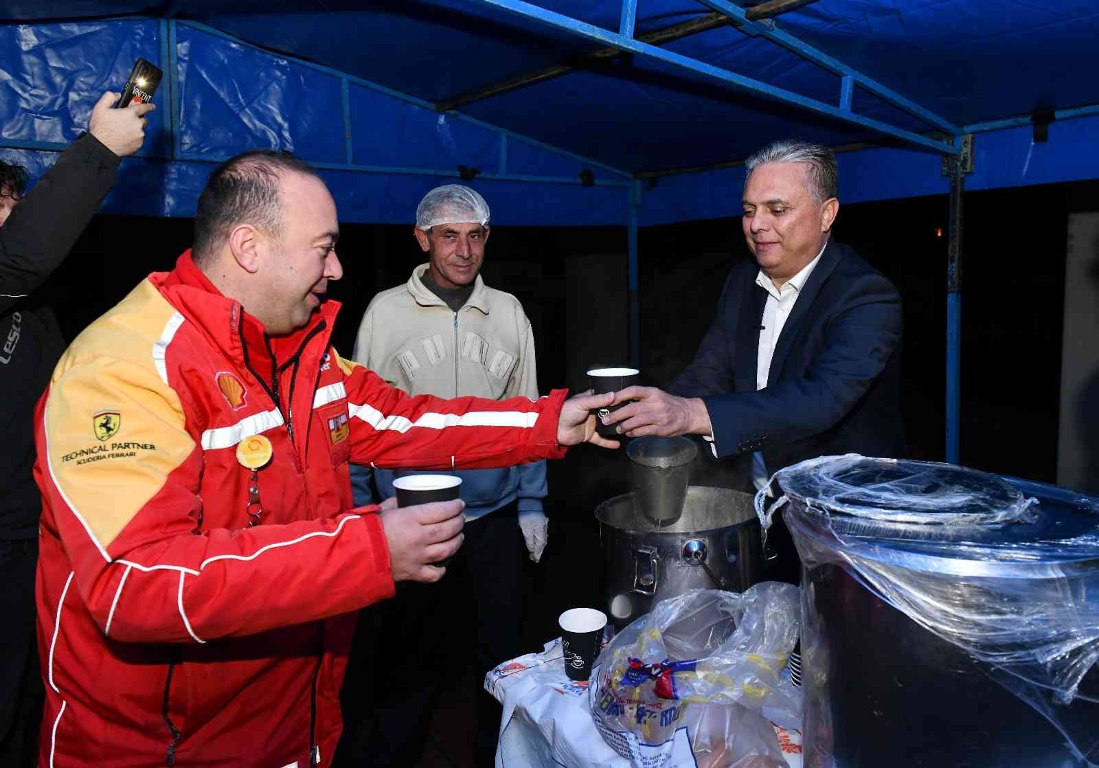 Muratpaşa'da her gün iki noktadan sıcak çorba