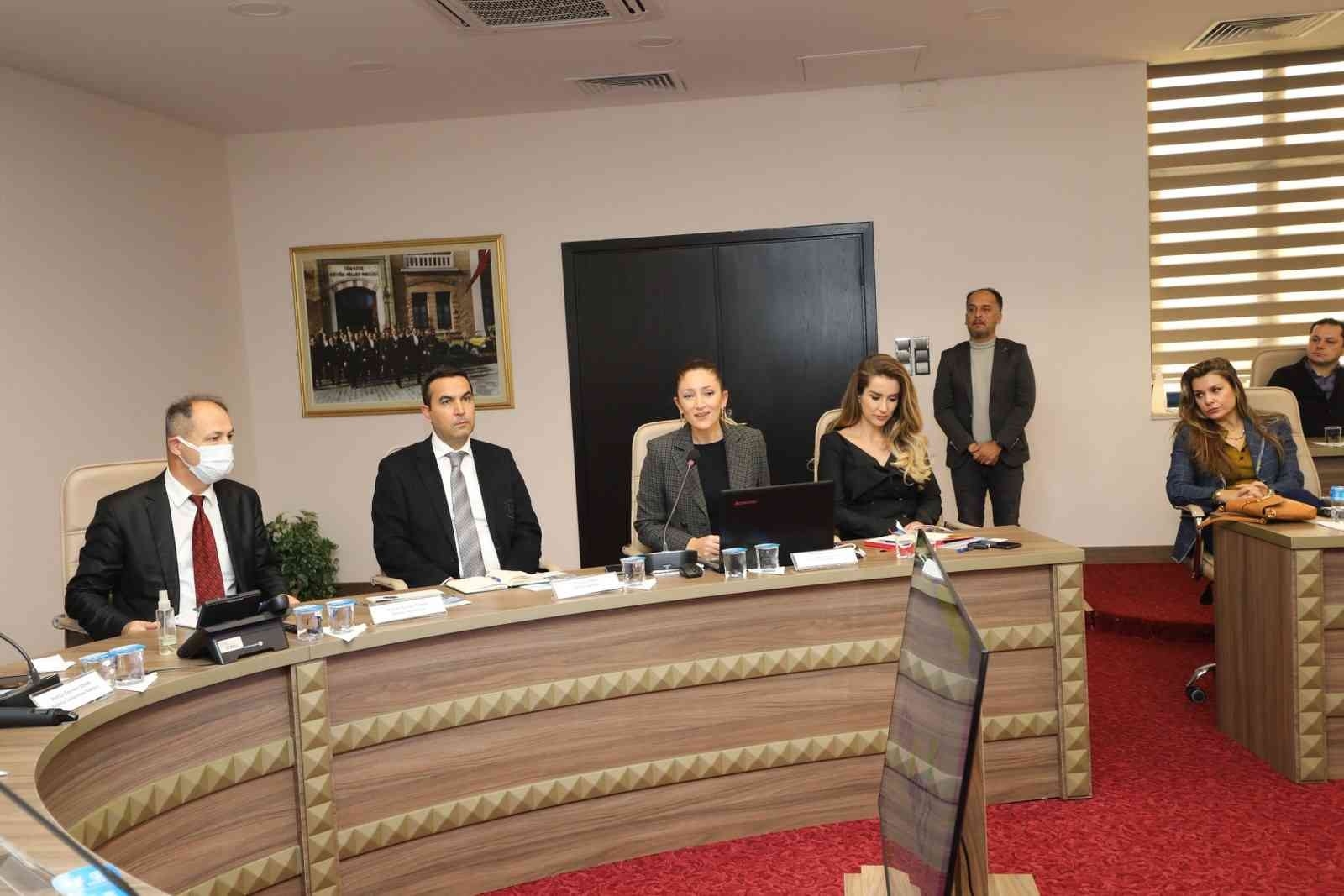 Rektör Özkan: "Diploma artık tek başına iş garantisi sağlamıyor"