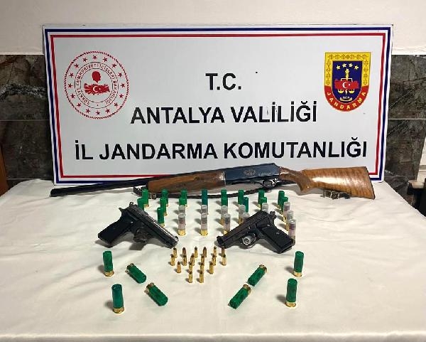 Sosyal medyadan silah satışına jandarma baskını