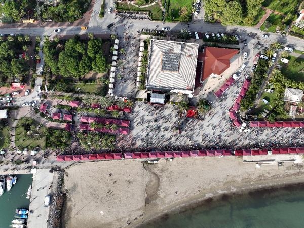 Yerleşik yabancılar Yeni Yıl Pazarı'nda buluştu 