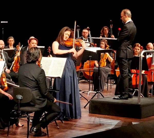 267 yıllık kemanıyla büyüledi