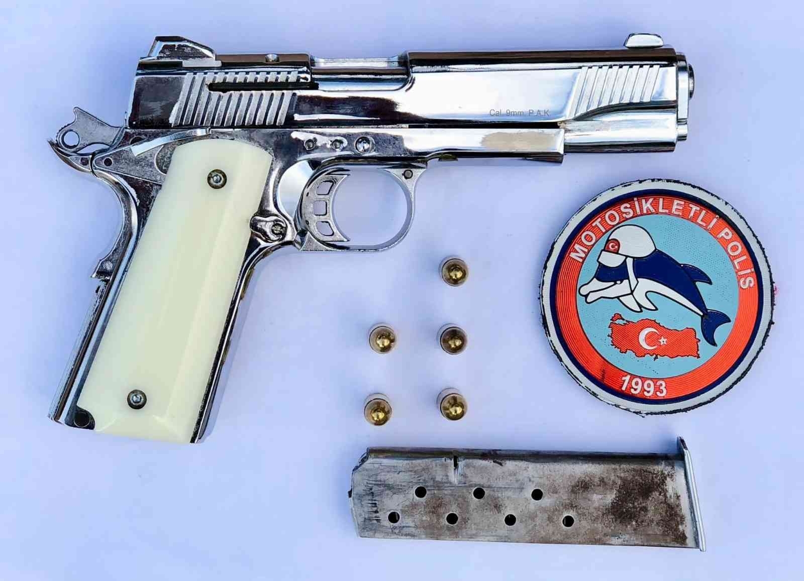 Antalya'da toplam 84 yıl hapis cezasıyla aranan 5 firari yakalandı