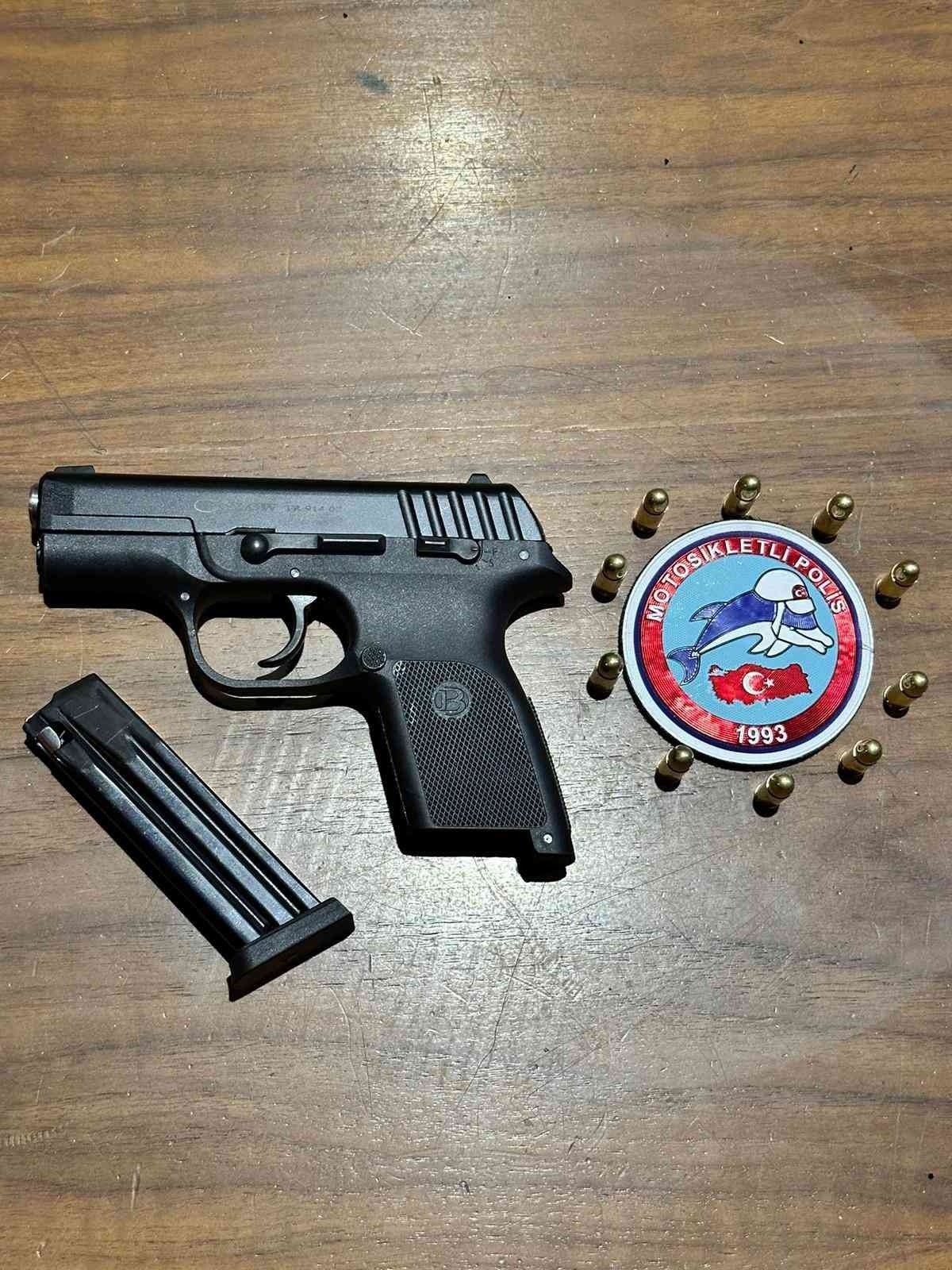 Antalya'da toplam 84 yıl hapis cezasıyla aranan 5 firari yakalandı
