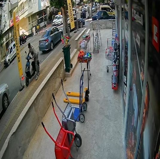 Elektrikli bisikleti kaşla göz arasında çaldı