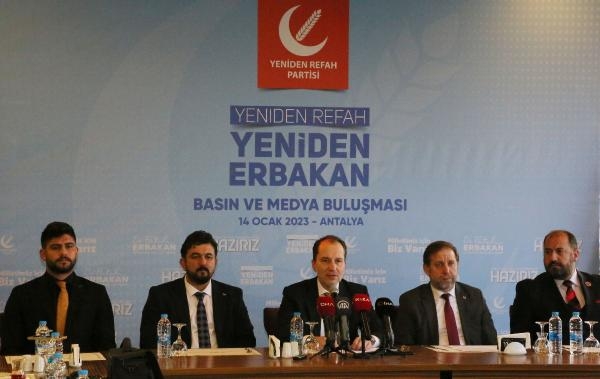 Fatih Erbakan: Tek adam rejimi derken, yağmurdan kaçıp doluya tutuluyorsunuz