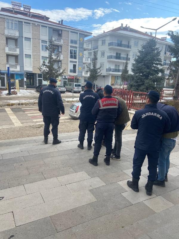 Hırsızlık zanlıları tutuklandı