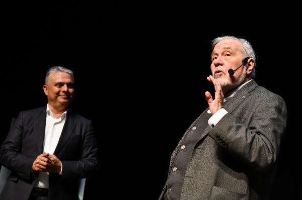 İlber Ortaylı: Adam Türk olmayana arazi satıyor, evinde oturamıyorsun, ev alamıyorsun