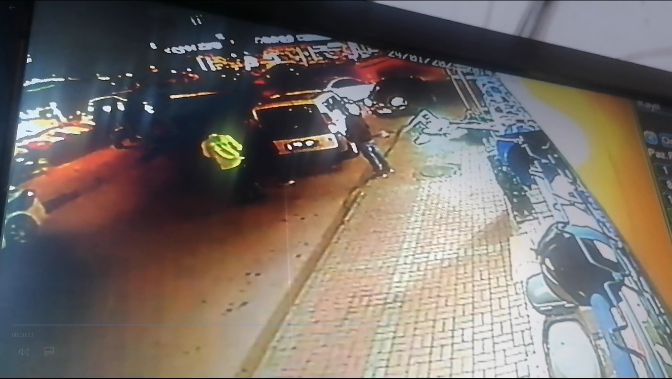 Kazadan sonra ulu orta tuvaletini yapan alkollü sürücü başına iş aldı