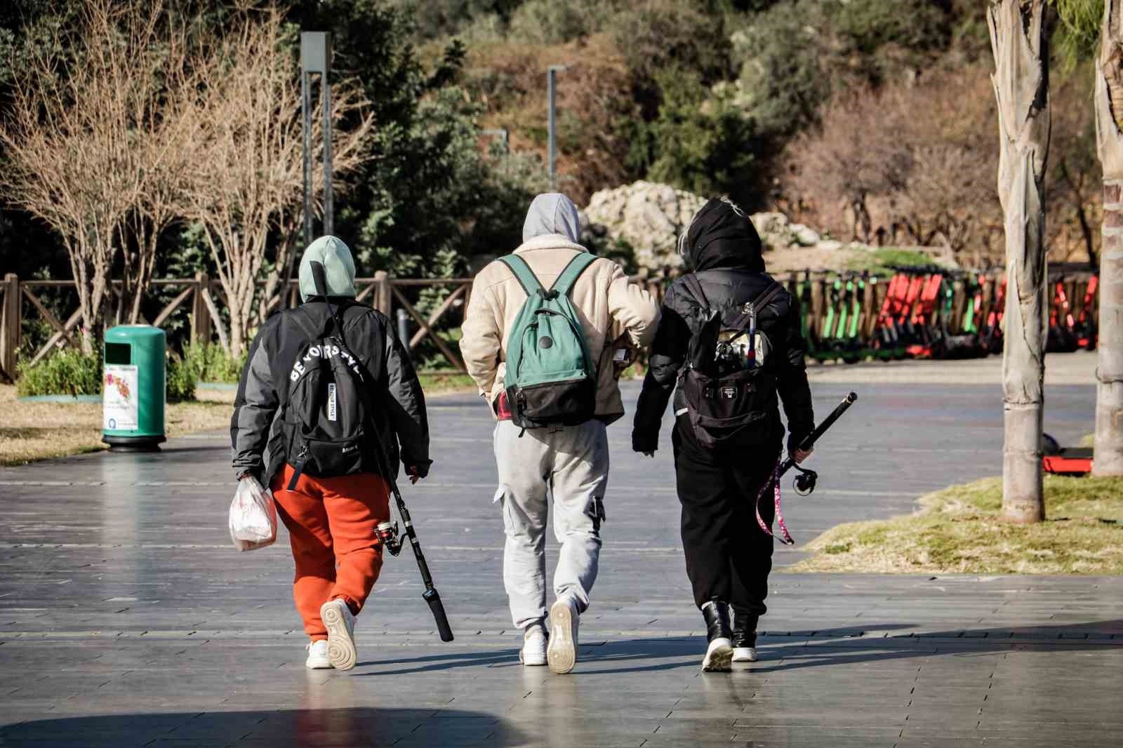 Kuzey rüzgarları Antalya'yı buz kestirdi, meteoroloji 'Don' uyarısı verdi