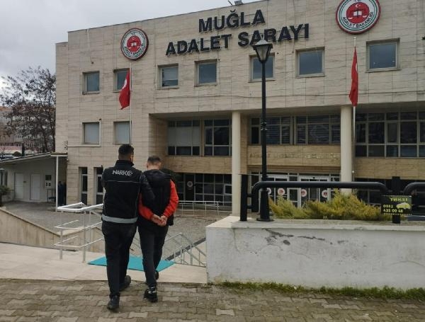 Otomobilde 500 gram metamfetaminle yakalanıp tutuklandılar