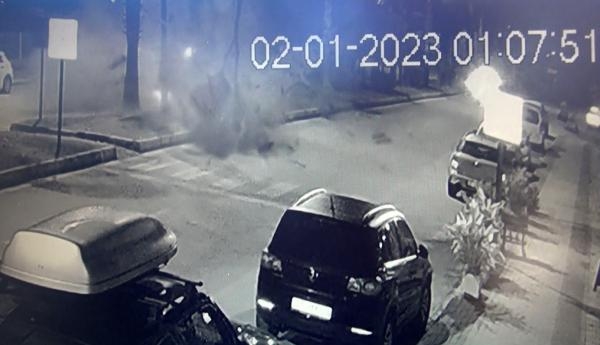 Otomobilin palmiyelere çarptığı kaza kamerada: 1 ölü, 1 yaralı