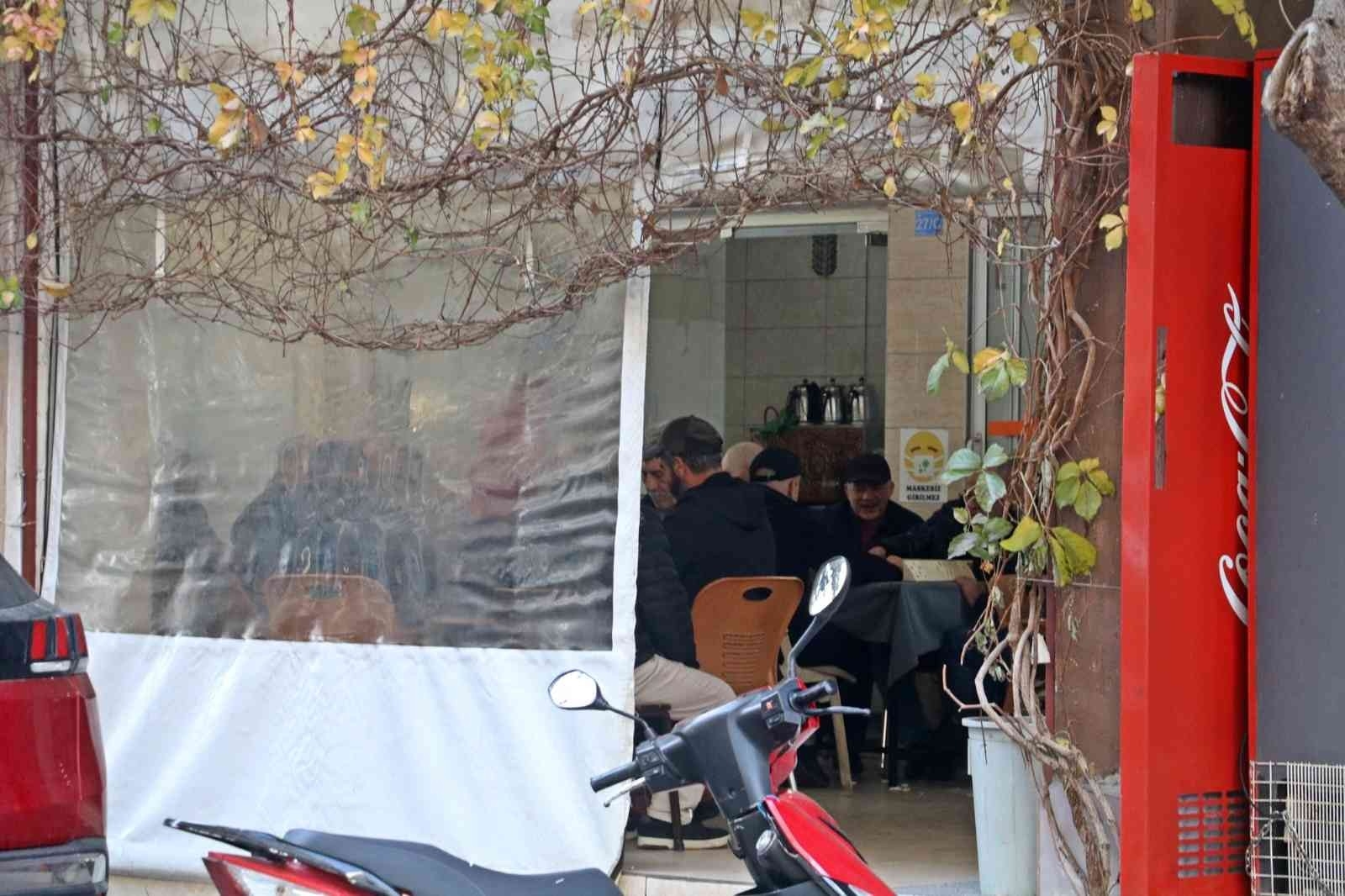 Rus kadın çıldırdı, ortalık savaş alanına, kahvedekiler ise okeye döndü
