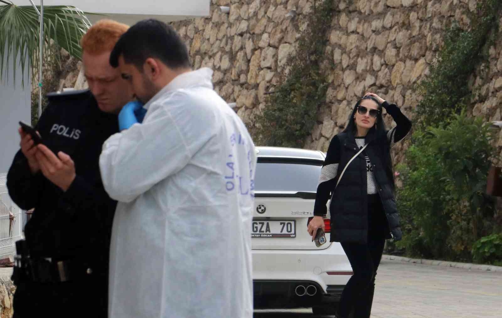 Rus kadının satılığa koyduğu milyonluk lüks otomobili kundaklandı