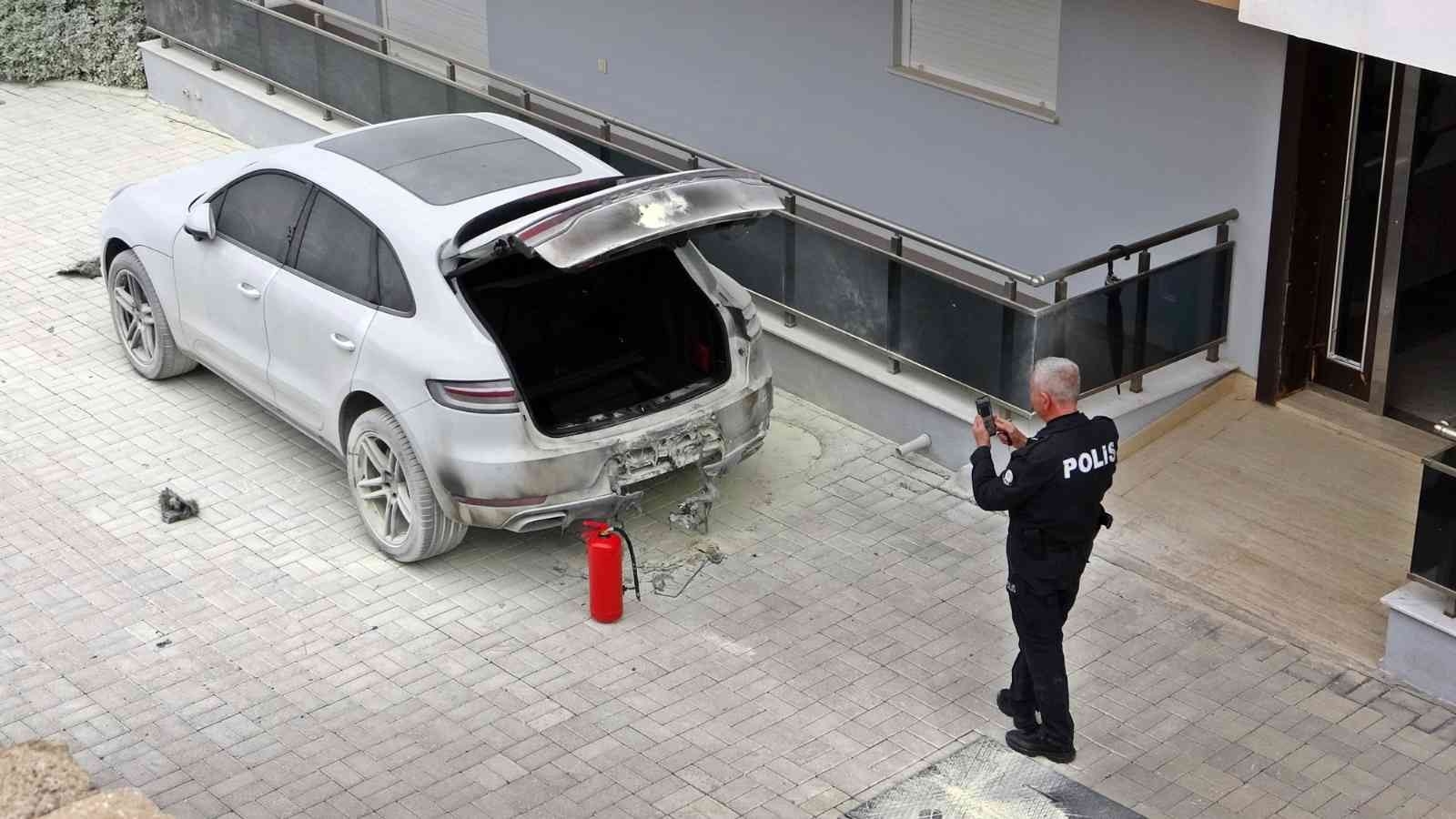 Rus kadının satılığa koyduğu milyonluk lüks otomobili kundaklandı