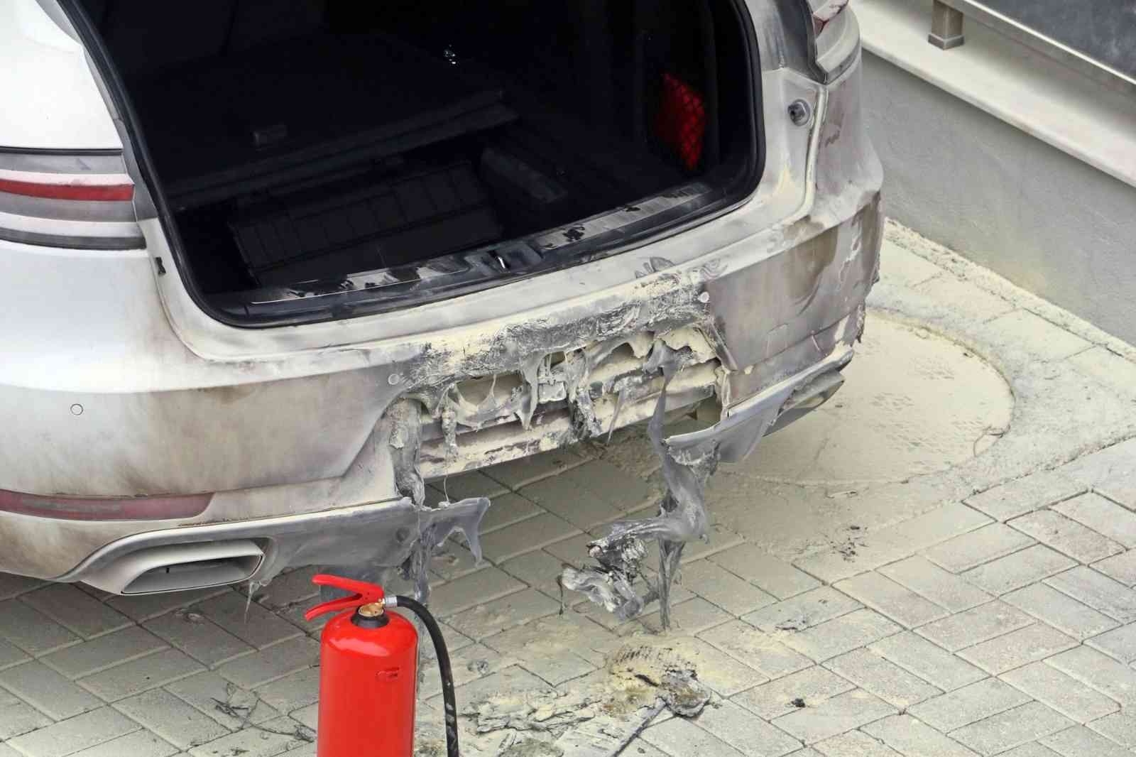 Rus kadının satılığa koyduğu milyonluk lüks otomobili kundaklandı