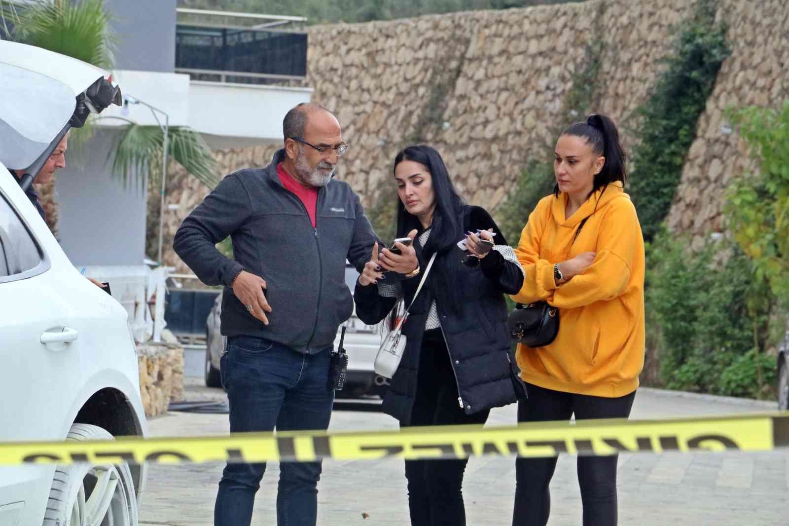 Rus kadının satılığa koyduğu milyonluk lüks otomobili kundaklandı