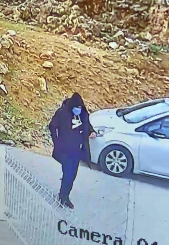 Rus kadının satılığa koyduğu milyonluk lüks otomobili kundaklandı