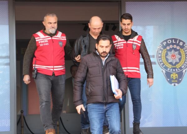 Site yöneticisini kemerle boğarak öldüren şüpheli adliyede 