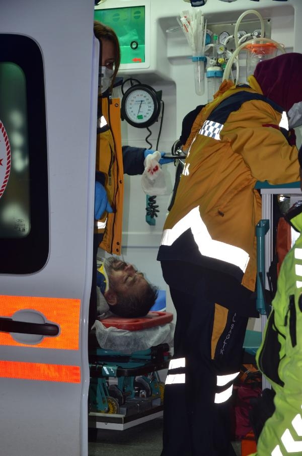 Antalya Serik'te otomobil dereye uçtu: 1 yaralı