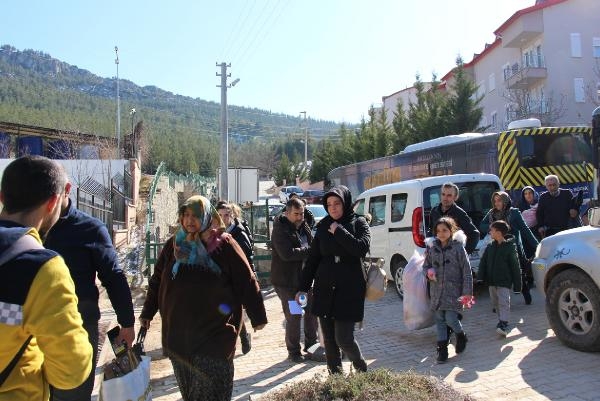 Bucak'ta depremzedeler yurda yerleştirildi