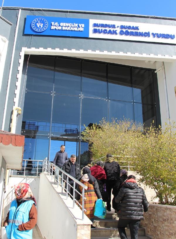 Bucak'ta depremzedeler yurda yerleştirildi