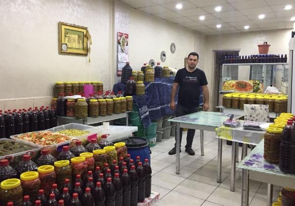 Depremde evini, iş yerini kaybetti, ablasının evine yerleşti