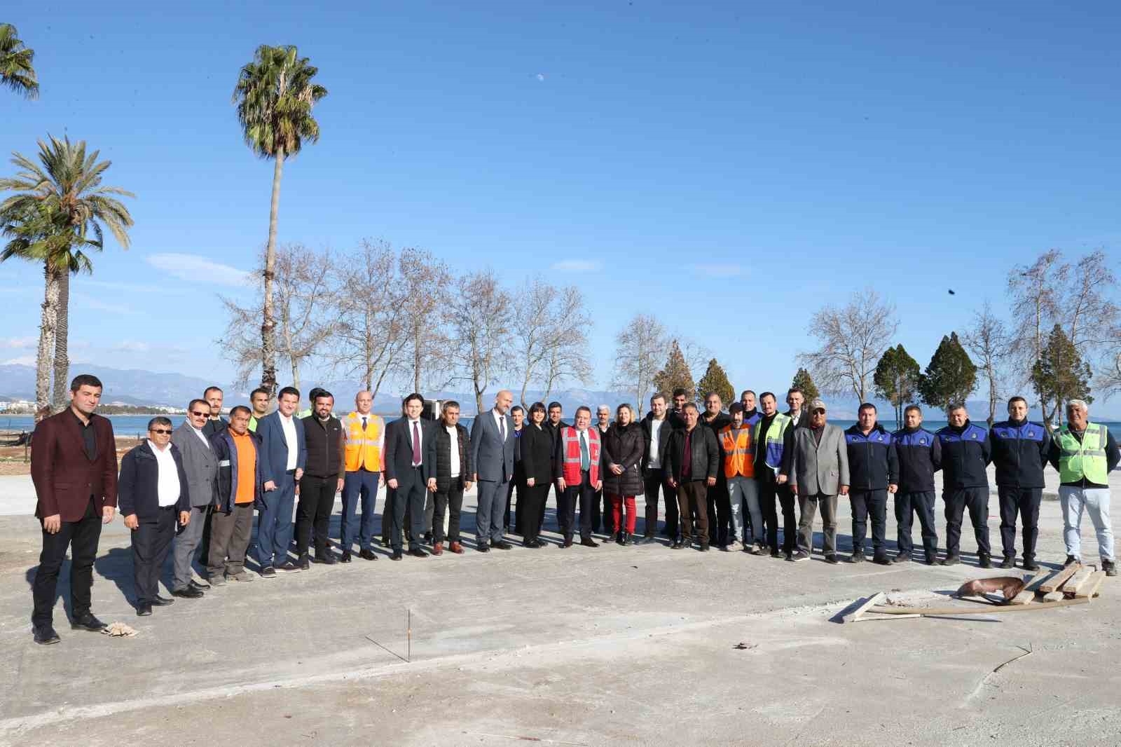 Finike Cumhuriyet Meydanı 23 Nisan'da açılıyor