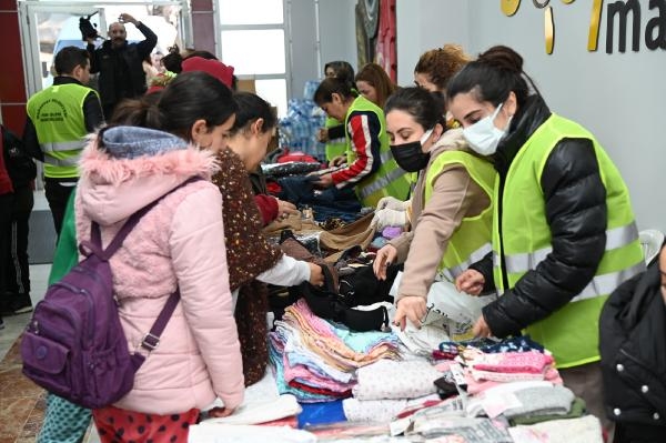 Manavgat Belediyesi depremzedeleri yalnız bırakmıyor