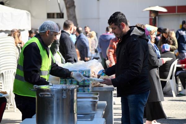 Manavgat Belediyesi depremzedeleri yalnız bırakmıyor