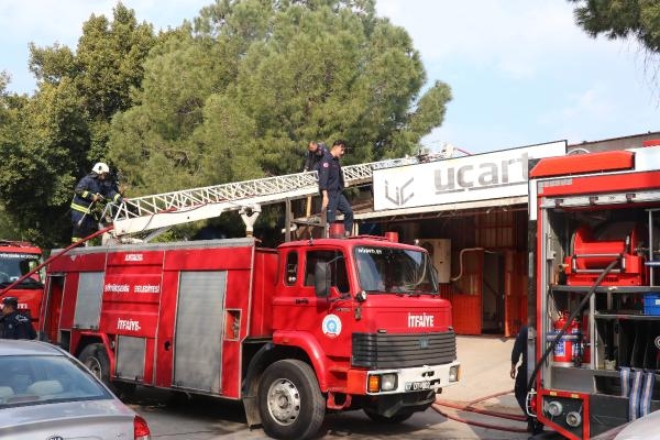 Mobilya atölyesinde çıkan yangın büyümeden söndürüldü