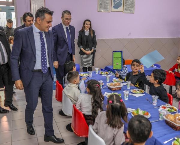 Okullarda ücretsiz yemek uygulaması başladı
