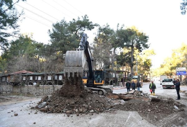 Sel sularının yıktığı köprüler onarıldı