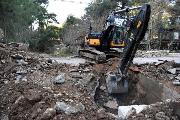 Sel sularının yıktığı köprüler onarıldı