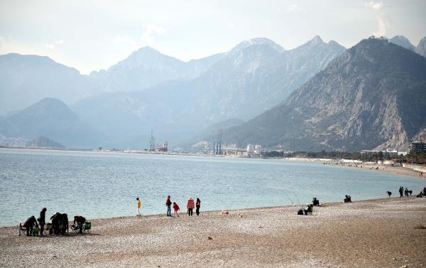 Yurtta kar, Antalya'da bahar havası