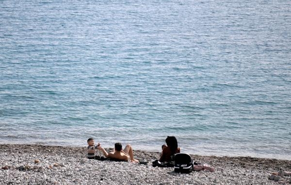 Yurtta kar, Antalya'da bahar havası
