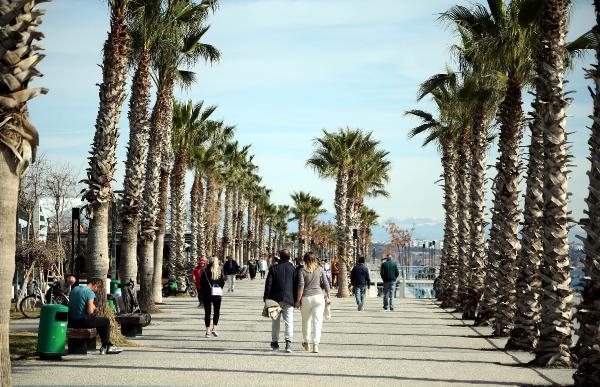 Yurtta kar, Antalya'da bahar havası