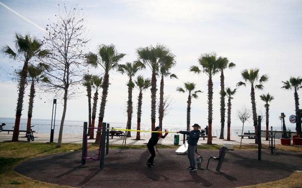 Yurtta kar, Antalya'da bahar havası
