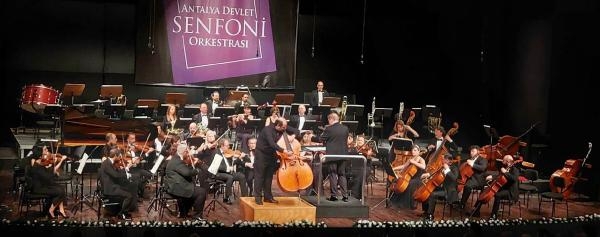AKM'de kontrabas konseri