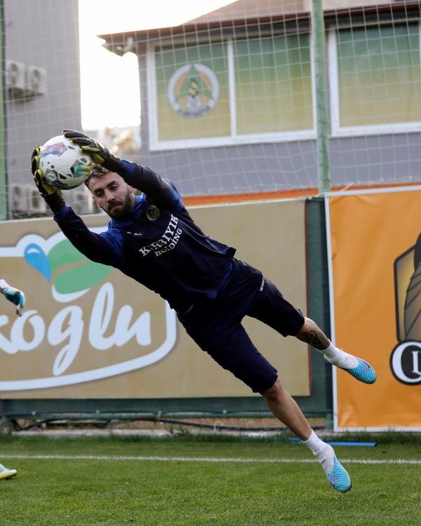 Alanyaspor topbaşı yaptı