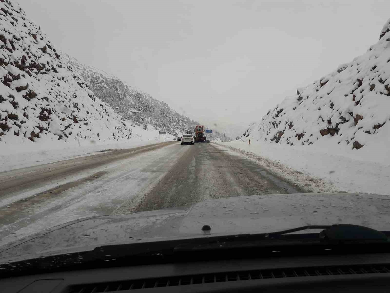 Antalya-Konya karayolunda kar yağışı başladı