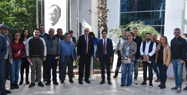 Antalya'da aylıkları bağlanan EYT'liler maaş döküm belgelerini aldı