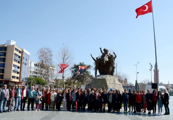 Deprem gölgesinde 8 Mart etkinliği
