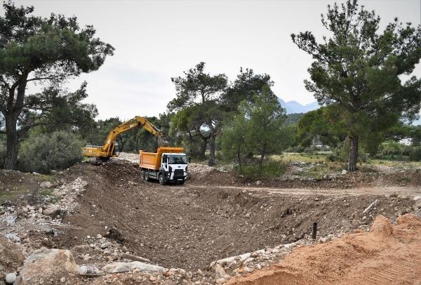 Konyaaltı'nda dere yatakları genişletiliyor