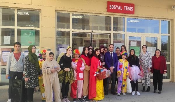 Liselilerden depremzede öğrencilere moral
