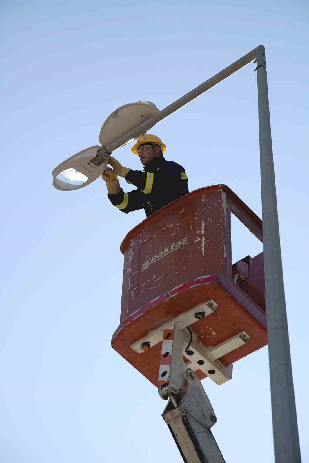 AEDAŞ, elektrik şebekelerine müdahale edilmemesi konusunda uyardı