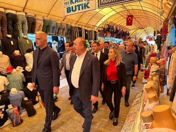 Antalyalı iki bakandan Antalya'da esnaf ziyareti